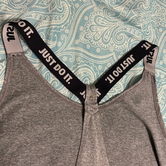 Nike Dri-Fit sports tank top - Picture 4 of 5